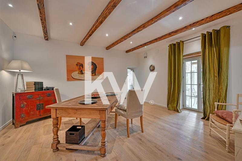 Maison - 245 m² - 9 pièces
