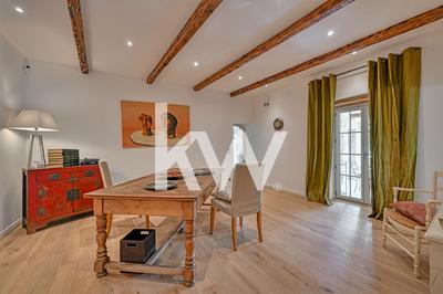Maison - 245 m² - 9 pièces