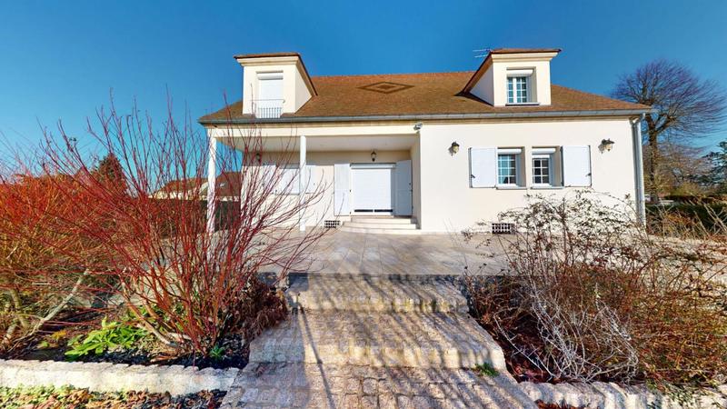 Maison - 300 m² - 8 pièces