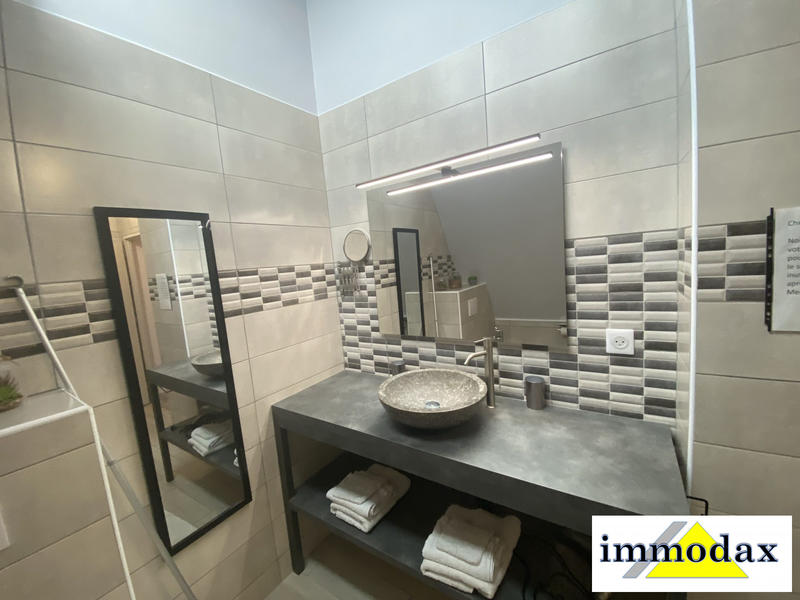 Maison - 450 m² - 10 pièces