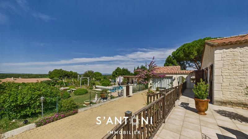 Maison - 210 m² - 8 pièces