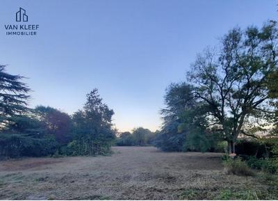 Terrain constructible - 2 130 m²