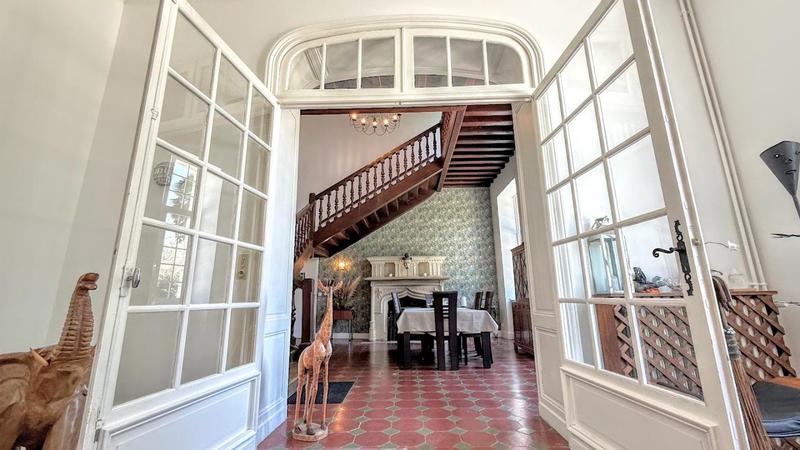 Propriété - 680 m² - 21 pièces