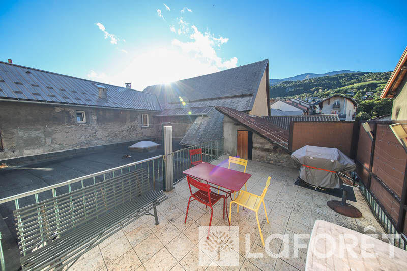 Appartement - 140 m² - 5 pièces