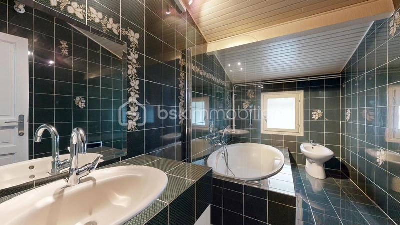 Demeure - 137 m² - 5 pièces