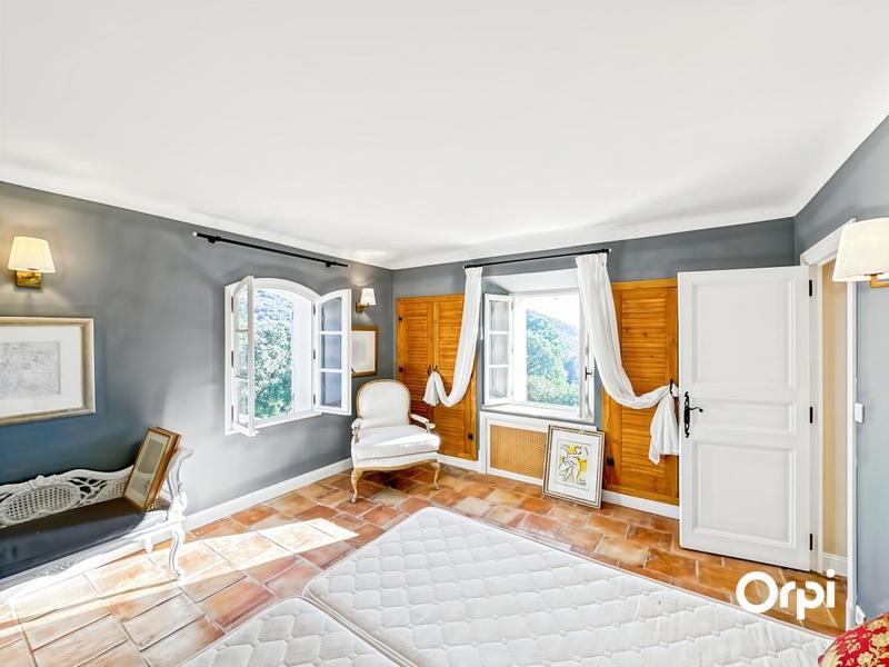 Mas - 261 m² - 6 pièces