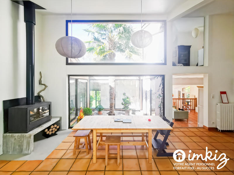 Maison - 260 m² - 9 pièces