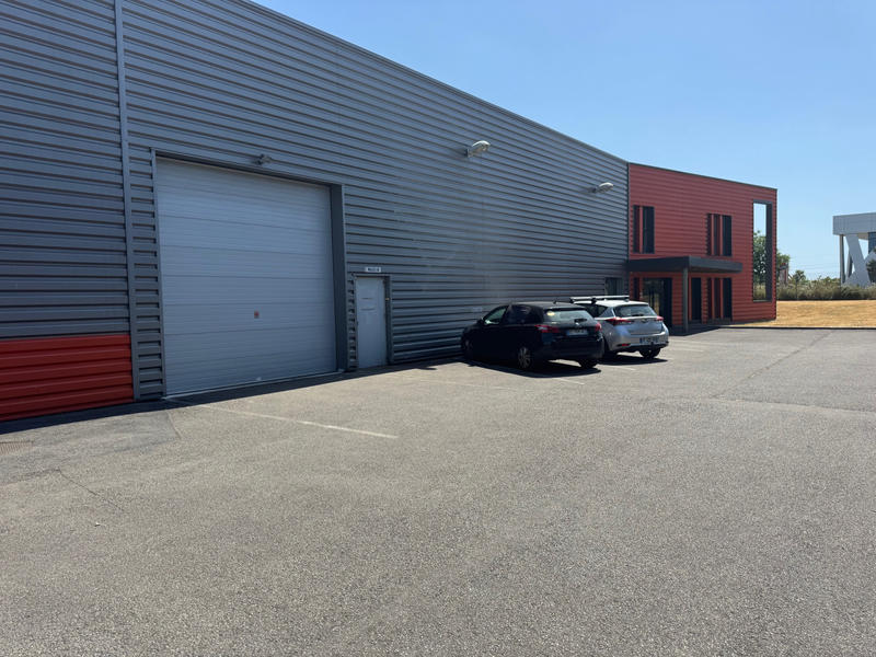 Local d'activités - 1 701 m²