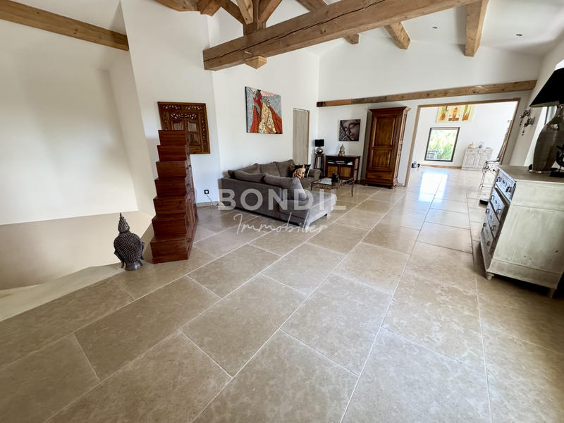 Propriété - 225 m² - 7 pièces