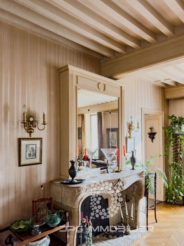 Propriété - 445 m² - 24 pièces