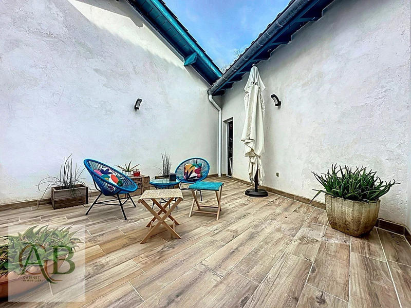 Maison - 220 m² - 7 pièces