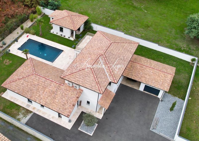 Villa - 286 m² - 11 pièces