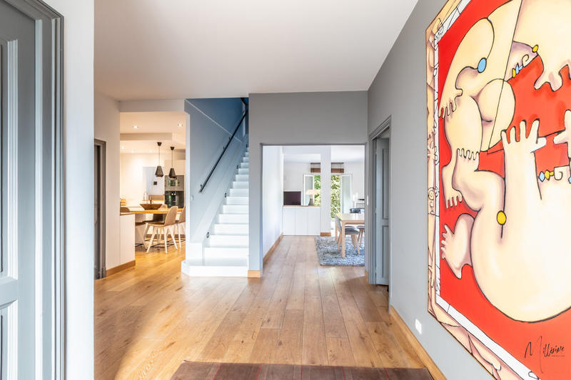 Maison - 270 m² - 11 pièces