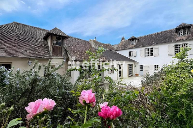 Maison - 240 m² - 9 pièces