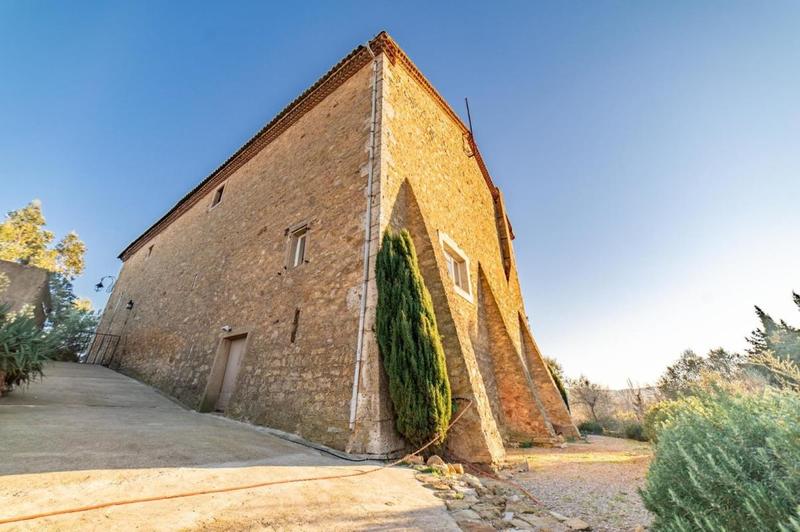 Maison - 480 m² - 13 pièces