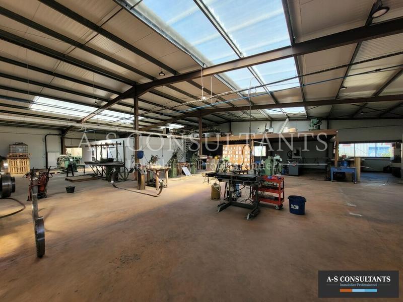 Local d'activité / Entrepôt - 918 m²
