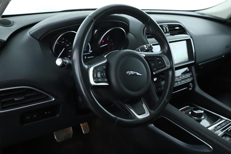 Jaguar F-Pace 2.0 d Prestige 4x4 Bva8 180 ch