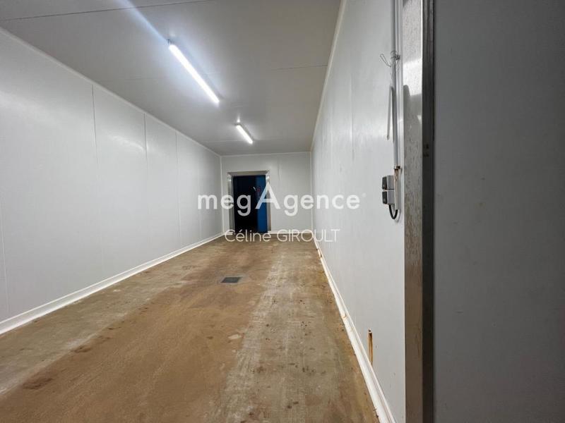 Local commercial - 1 044 m² - 10 pièces