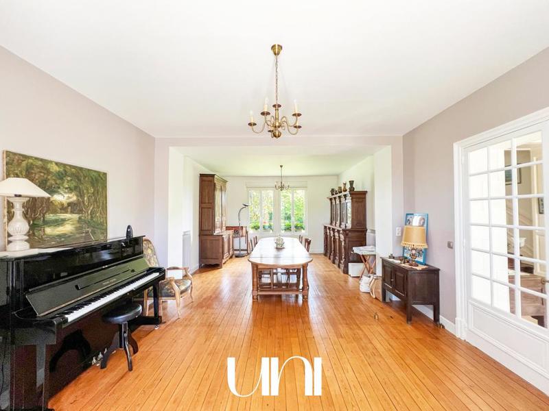 Maison de maîtres - 367 m² - 12 pièces