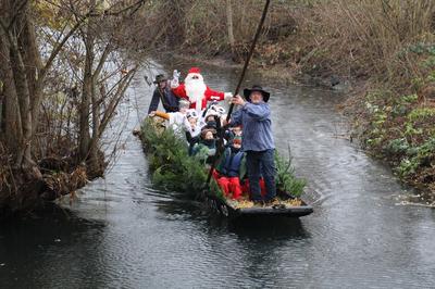 Arrivée du Père Noël en barque et marché de Noël