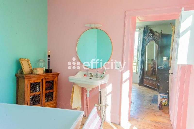 Maison - 274 m² - 8 pièces