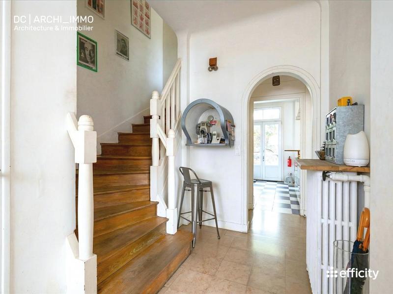 Maison - 296 m² - 9 pièces
