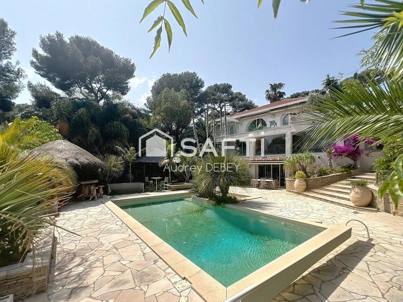 Villa - 398 m² - 8 pièces