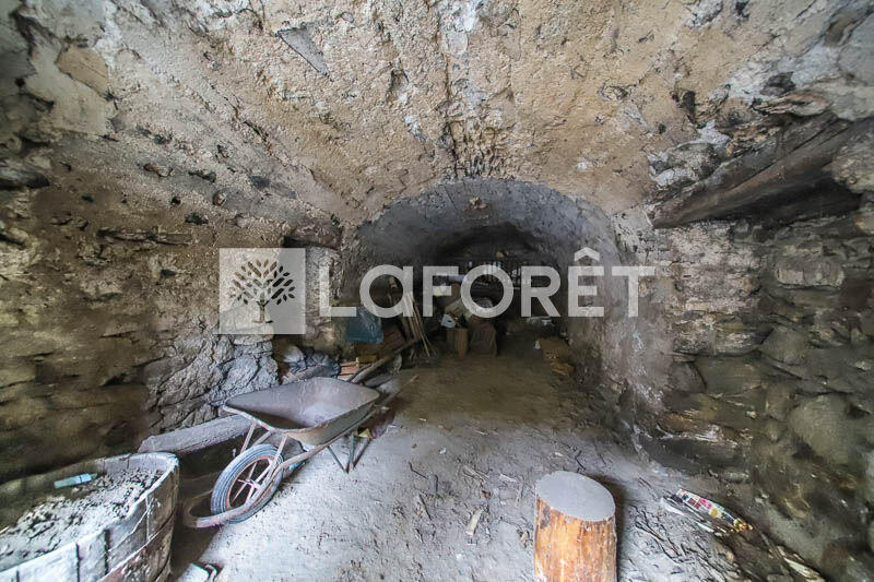 Maison - 550 m² - 12 pièces