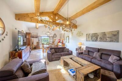 Maison - 241 m² - 8 pièces