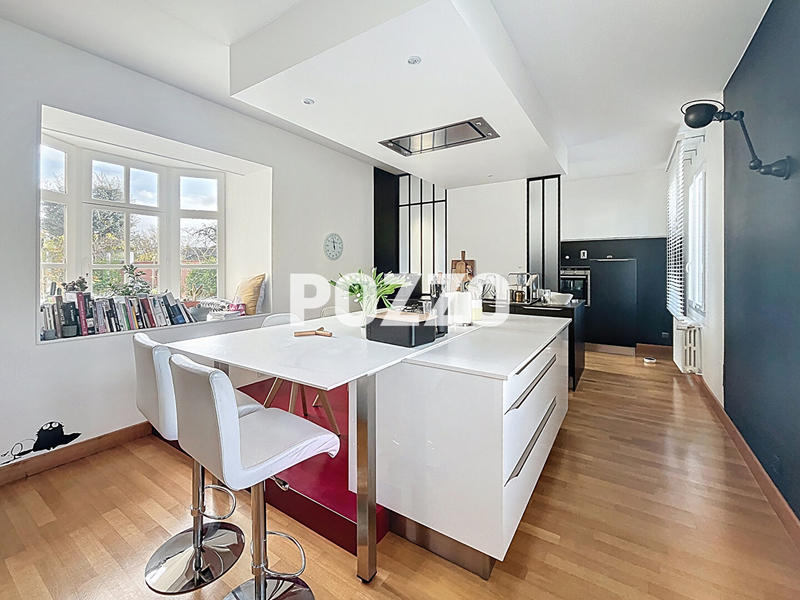 Maison - 335 m² - 9 pièces