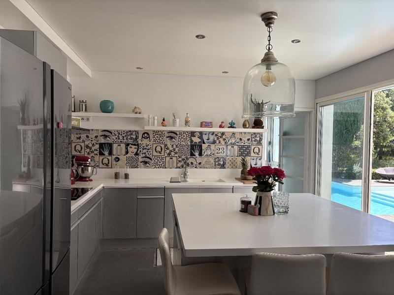 Maison - 250 m² - 6 pièces