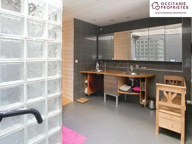 Propriété - 360 m² - 10 pièces