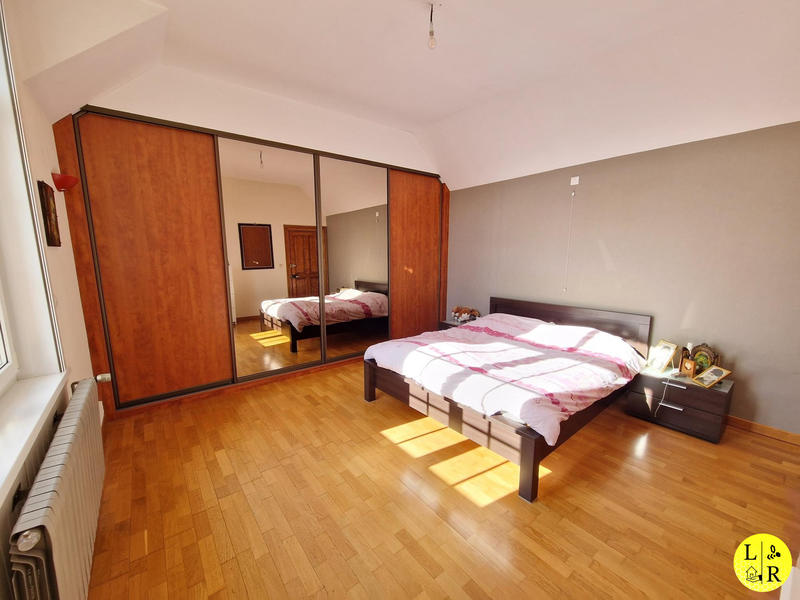 Maison - 230 m² - 7 pièces