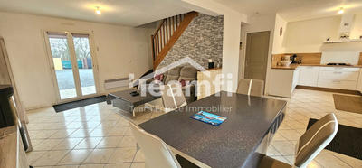 Maison - 95 m² - 5 pièces