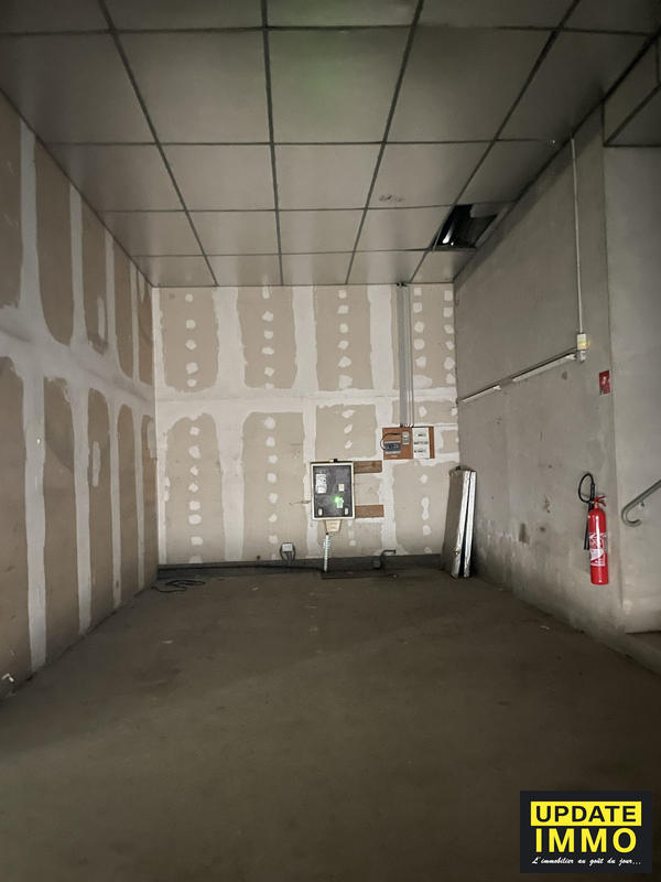 Entrepôt - 4 679 m²