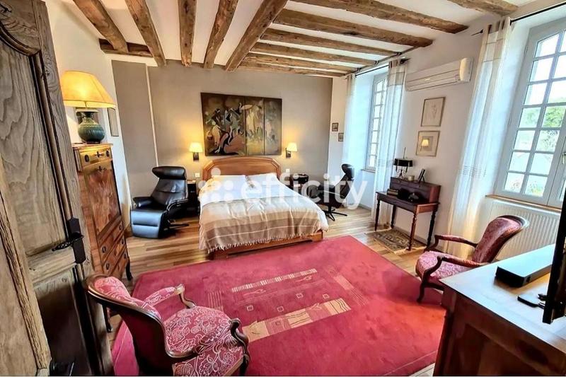 Maison - 230 m² - 9 pièces