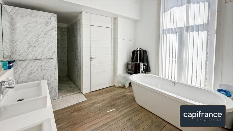 Maison de maîtres - 370 m² - 13 pièces