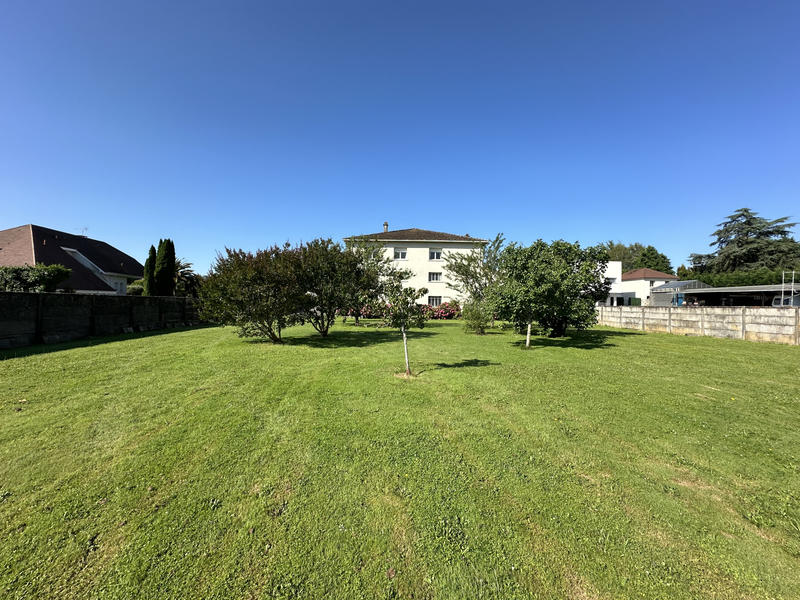 Maison - 280 m² - 10 pièces