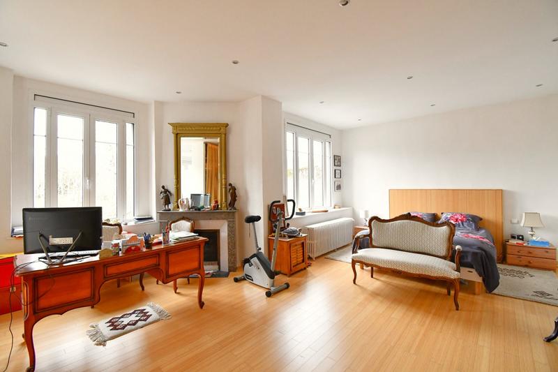 Maison - 230 m² - 8 pièces