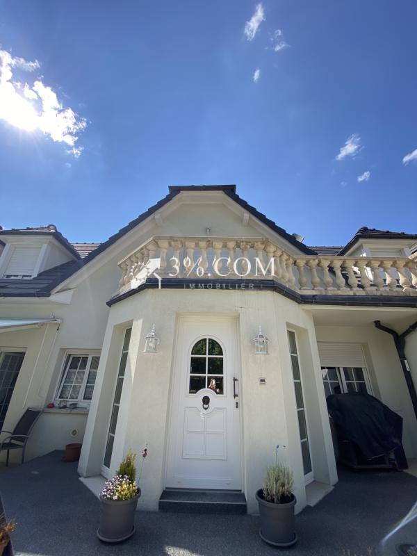 Demeure - 203 m² - 7 pièces