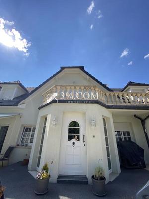 Demeure - 203 m² - 7 pièces