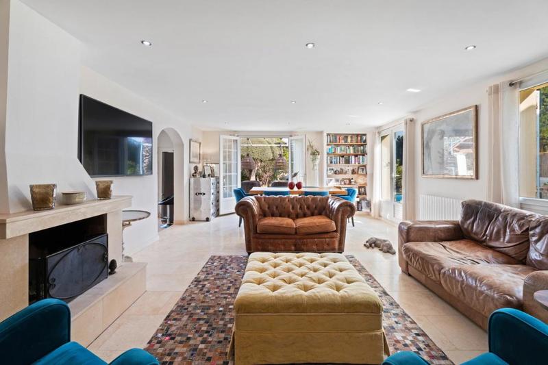 Villa - 217 m² - 8 pièces