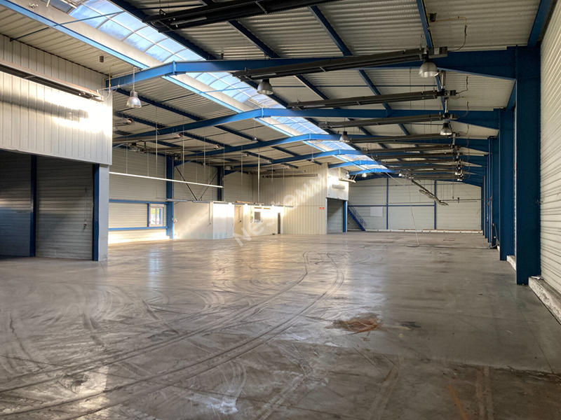 Local d'activité / Entrepôt - 3 200 m²