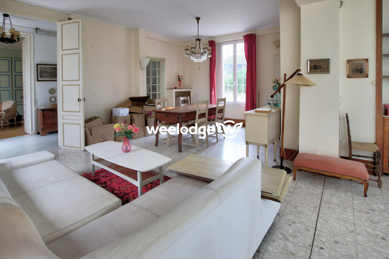 Maison - 232 m² - 12 pièces