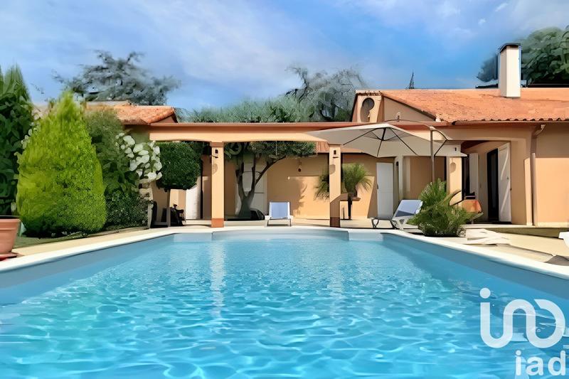 Maison - 246 m² - 8 pièces