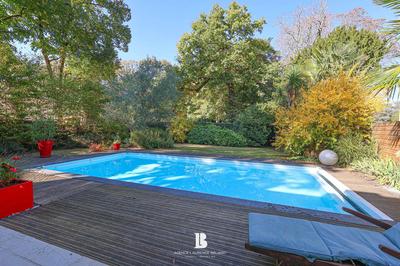 Maison - 192 m² - 6 pièces