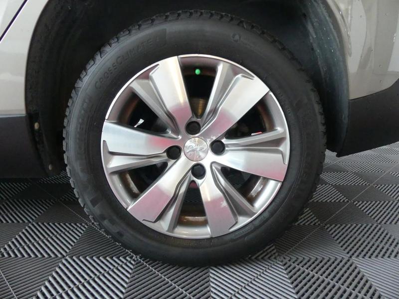 Peugeot 2008 2015 - Diesel Boîte manuelle 1.6 Bluehdi 120 Allure