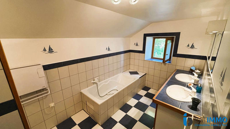 Maison - 373 m² - 8 pièces