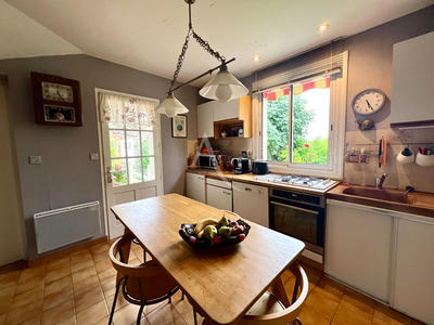 Maison - 181 m² - 9 pièces