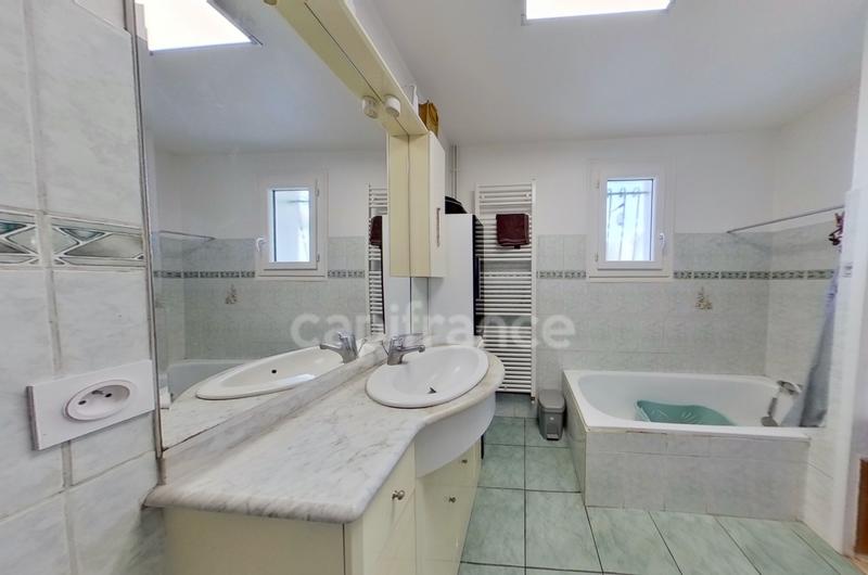 Maison - 152 m² - 8 pièces